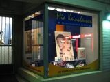 Kosmetiikkamyymälä ja hoitolan ikkuna